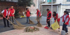 白牙市镇梨山口社区：在职党员进社区 开展卫生清扫活动